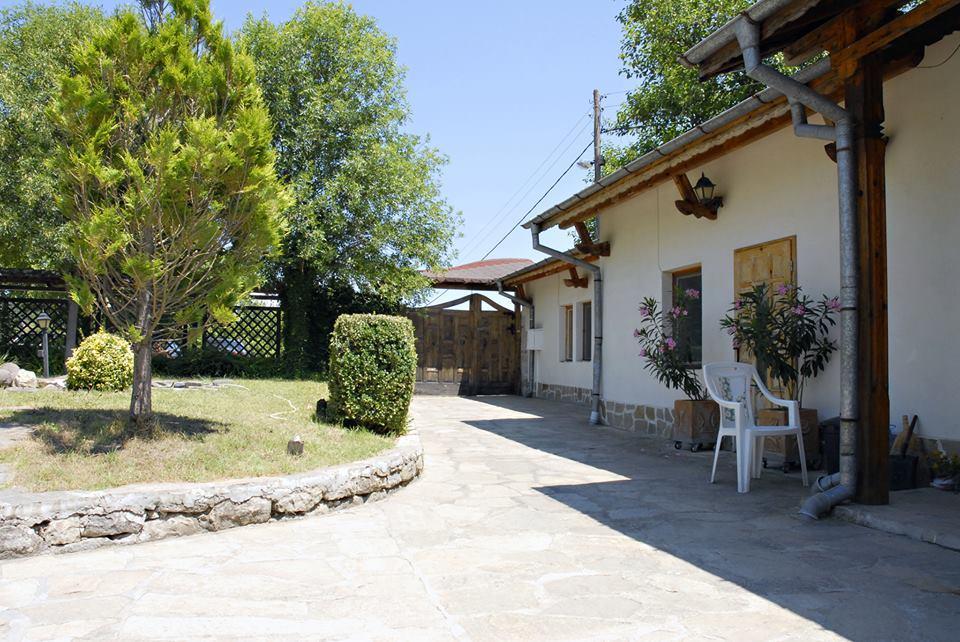 Villa Pirenya Malki Voden Exterior photo